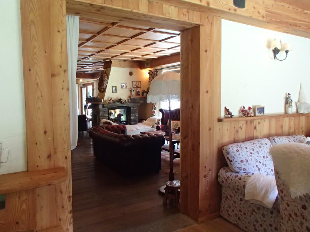 Le Rocher Hotel Champoluc Exterior photo
